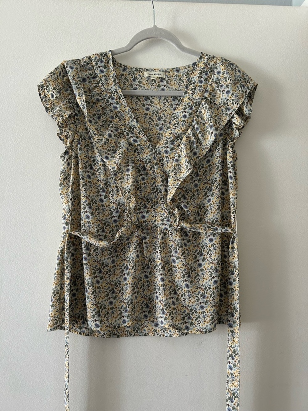Max Studio Yellow and Blue Floral Ruffle V-Neck Tie-Waist Blouse